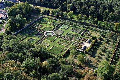 Around the castle of Saint-Jean-de-Beauregard