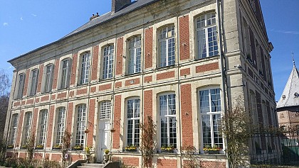 Du château d'Esnes à l'abbaye des guillemins