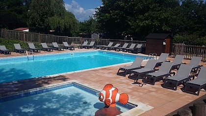 Camping La Chataignaraie,vers les crêtes entre Mantaille et Anneyron.
