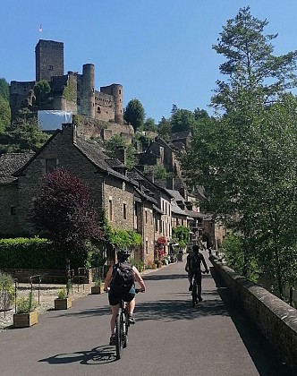 Circuit routes et chemins à vélo autour de Belcastel et Mayran