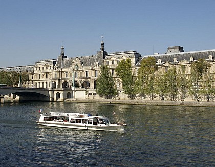 Navigation on the Seine in Paris