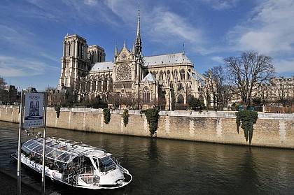 Navigation sur la Seine à Paris