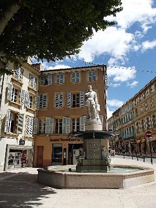 Salon-de-Provence : Au Clair des Fontaines