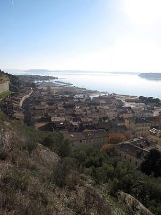 Saint-Chamas : Du port au "Delà"