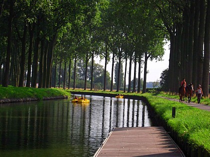 By bike, on the Espierres Canal