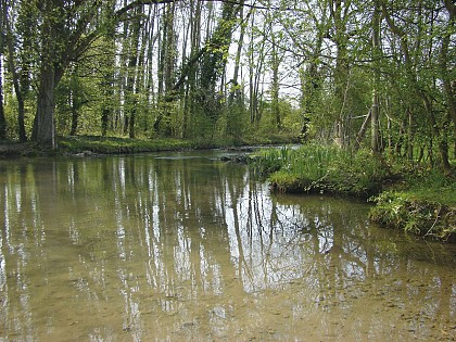 Hiking in the lower valley of Lunain