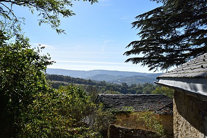 Hiking on the Razigade path