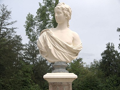 Promenade de la Reine au jardin de Versailles