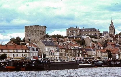 Inland waterway navigation in Conflans-Sainte-Honorine