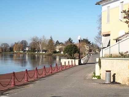 "Entre vignes et Dordogne" à Saint Emilion