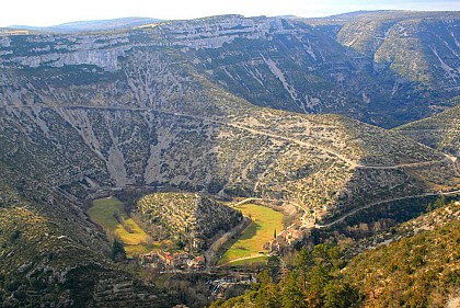 Balade moto "Du cirque de Navacelles au plateau du Larzac".