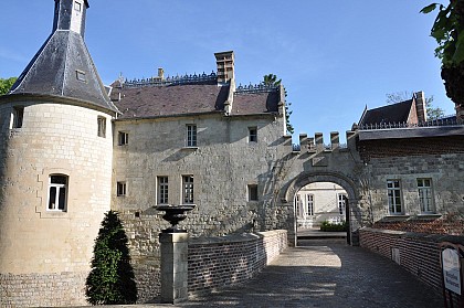 LES MULQUINIERS, BRODERIES ET CHATEAUX