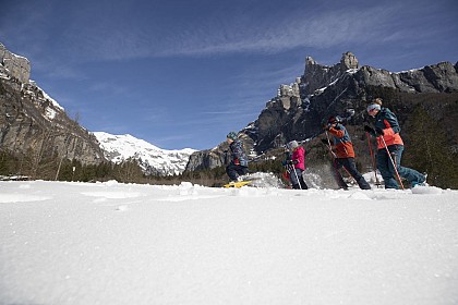 Snowshoe trekking in Fer-à-Cheval Cirque