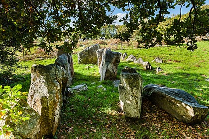 Pédestre - Vieilles pierres du Mont Castre