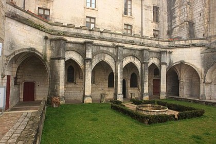 Chemin de Terre de Harrison Barker en Val de Dronne: De Bourdeilles à Brantome