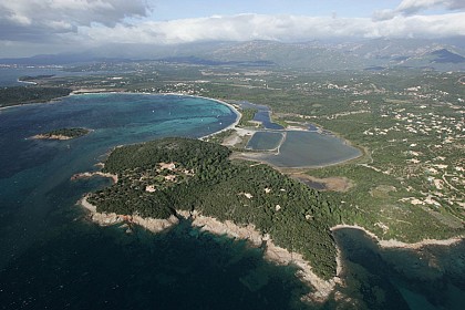 Le sentier de l'étang d'Arasu