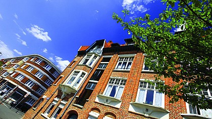 In English, the title would be: "Air, Water, Art Deco: A Stroll in the New Roubaix District..."