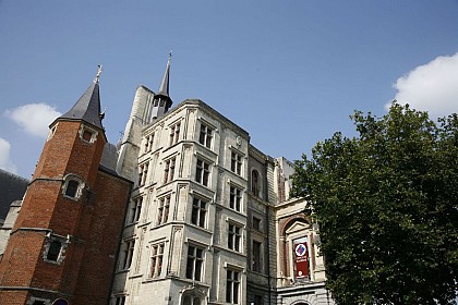 On the road of the Palaces