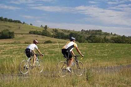 Tour de la Montagne d'Aujour by bike