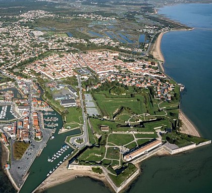 along the coast to the Citadelle of Le Chateau d'Oleron