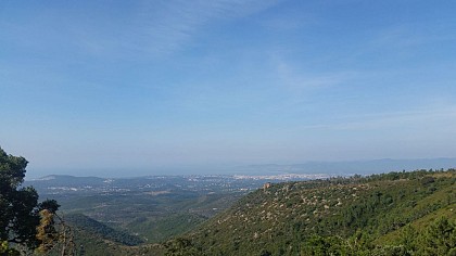 route des Golfs - maison forestière de Roussiveau - vue plongeante sur la mer