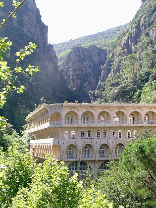Chemin vers les thermes d'Amélie-les-bains