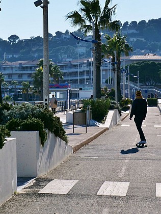 Promenade de la Mer cycle path
