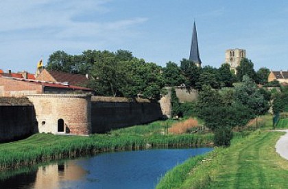 Bergues: Nature and History