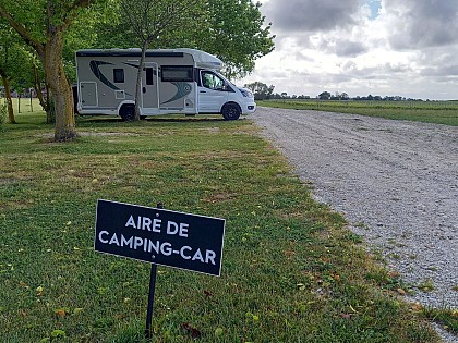 Aire du Château Pierre de Montignac