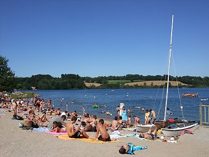 Plage d'Arvieu Pareloup à Notre Dame d'Aures