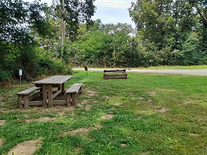 Aire de pique-nique de Saint-Léger-de-Montbrun