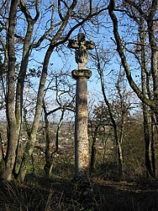 Croix du 17ème dédiée à Saint-Laurent (dans l’ancien cimetière)