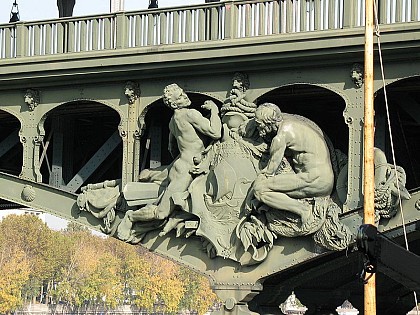 Statue du pont de Bir-Hakeim