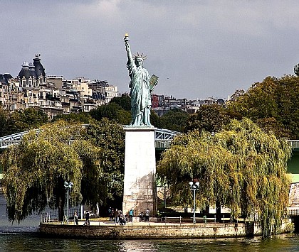 Statue du pont de Grenelle