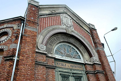 8/ Richesses architecturales : école de natation, bains et lavoirs publics