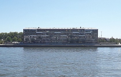Le Hangar 107