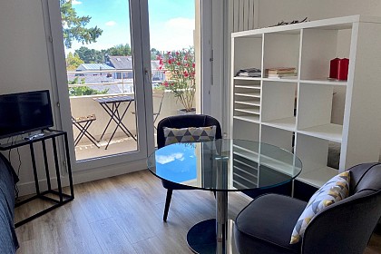 NANTES, STUDIO 30M2. CALME, SPACIEUX, AVEC BALCON, PARKING ET LOCAL À VÉLO