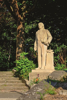 Statue d'Alfred de Vigny