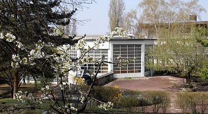 Ecole de plein air et son Globe Mappemonde