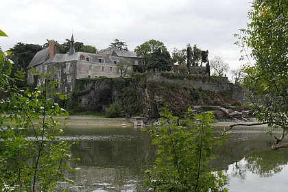 Vue sur l'ancien couvent de la Baumette
