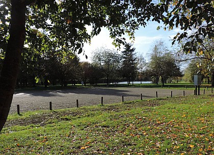 Aire de stationnement à Auvers-le-Hamon