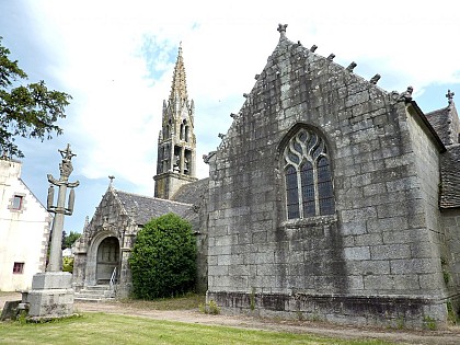 Eglise Sainte-Geneviève et calvaire