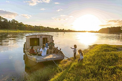 CROISIÈRE SUR LA LOIRE BATEAU HABITABLE ANGUILLE SOUS ROCHE