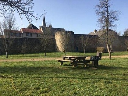 AIRE DE PIQUE NIQUE - RUE DE L'ABBAYE D'ECHTERNACH