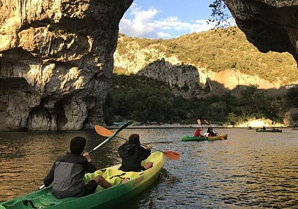 Canoë au coucher du soleil à Vallon Pont d’Arc - Ardèche