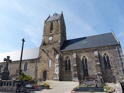 Le bourg : maisons de caractère et église