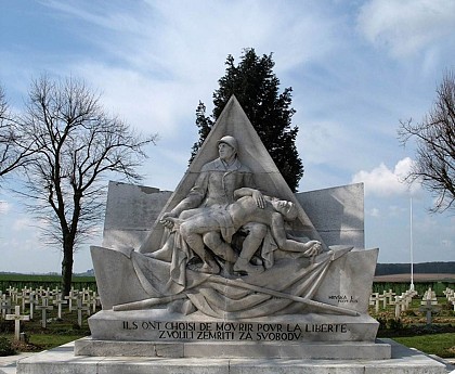 CIMETIERE MILITAIRE TCHECOSLOVAQUE ET LE MEMORIAL DE LA COMPAGNIE NAZDA