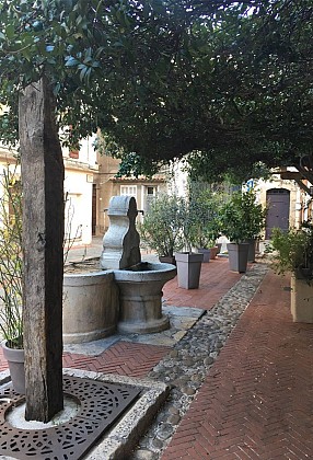 La place de la Rouguière