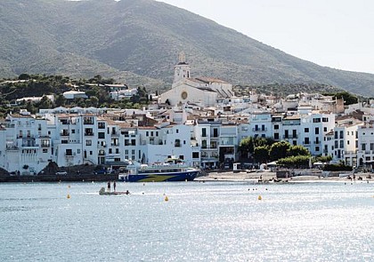 Excursion en bateau au cœur de la Costa Brava et visite guidée à pied de Cadaques - Au départ de Roses - En français