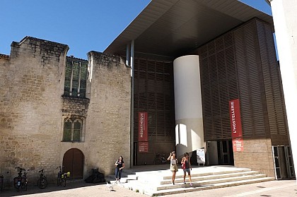 Ancien couvent des Jacobins (XVe), Médiathèque François Mitterand et jardin de la médiathèque